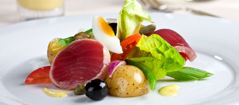 Nicoise salát s čerstvým tuňákem