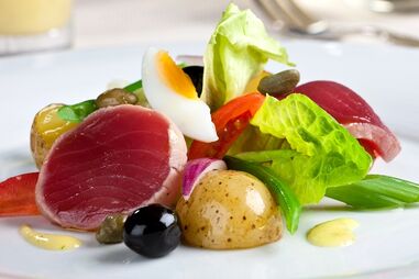 Nicoise salát s čerstvým tuňákem